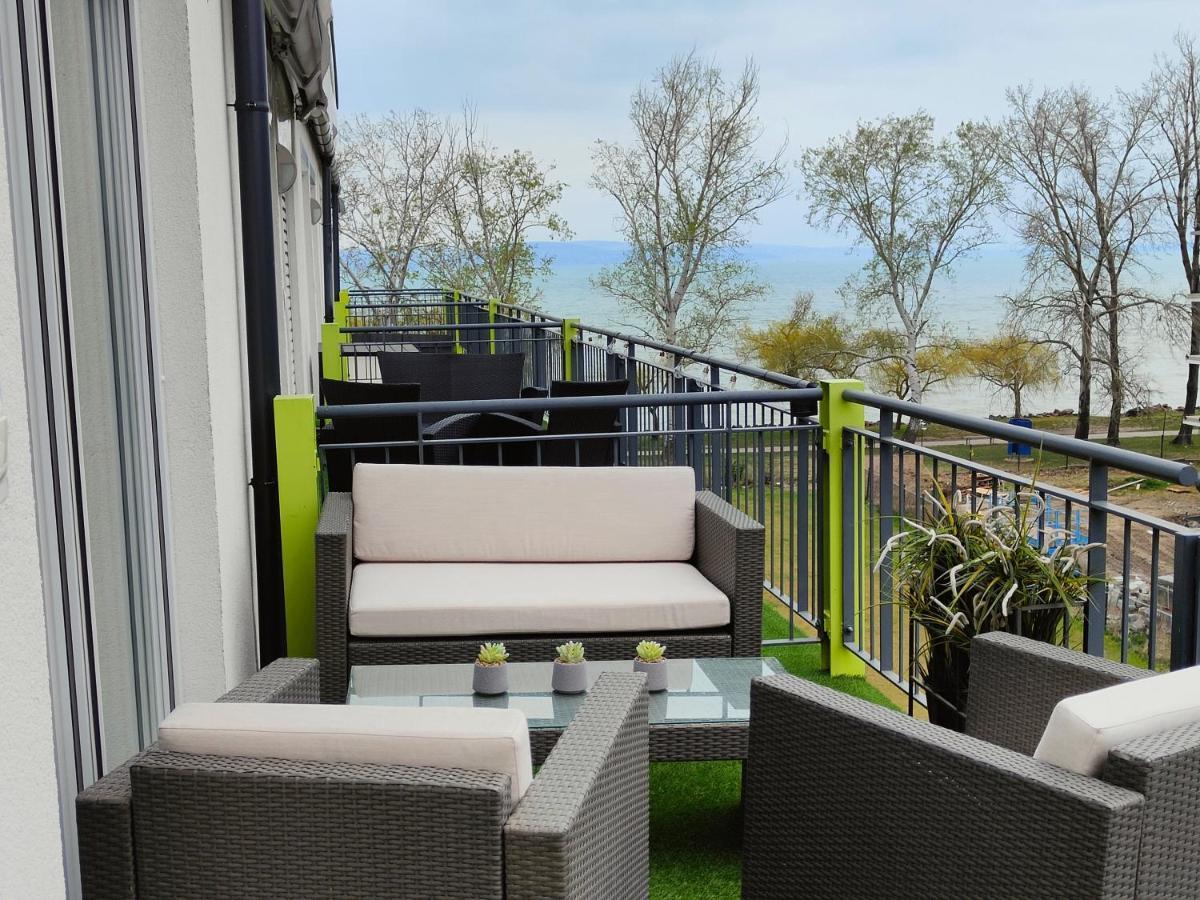 Beachfront Paradise Ezuest Panorama Lakeview Apartment With Panoramic Terrace Siófok Exteriér fotografie